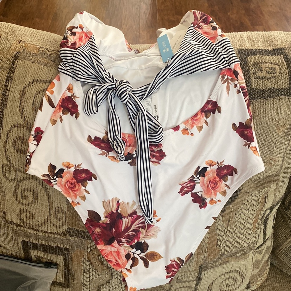 Bathing suit - Picture 2 of 3